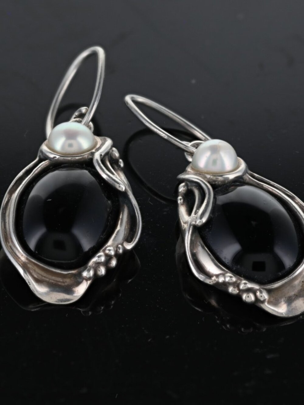 VINTAGE HAGIT GORALI Onyx and Pearl 925 STERLING SILVER  EARRINGS HOOK BACKS